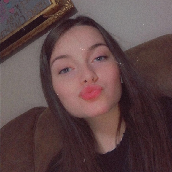 Meet your Posher, Ivy - Picture 1 of 2